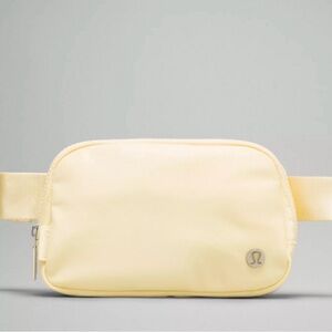 NWT lululemon crossbody belt-bag in buttercream